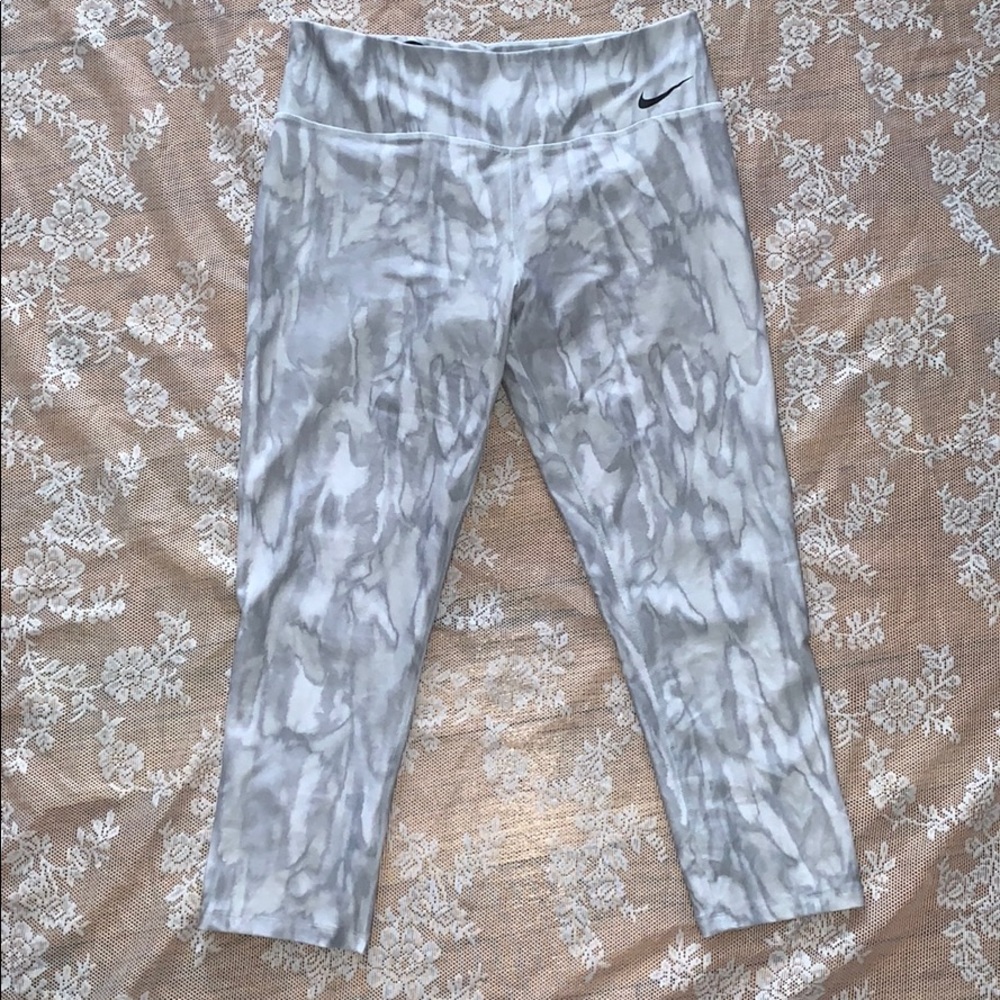 🏋🏼‍♀️Nike workout capris, mid calf length🏋🏼‍♀️